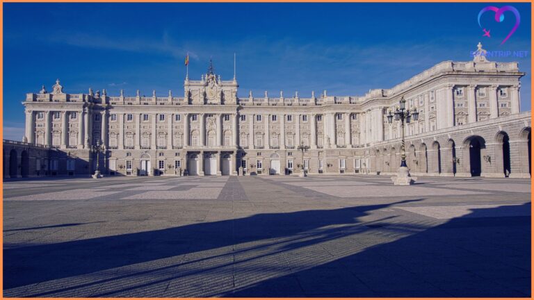 Tour of the Royal Palace of Madrid with optional Royal Collections